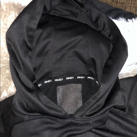 Short sleeve ball hoodie - Picture 2 of 5